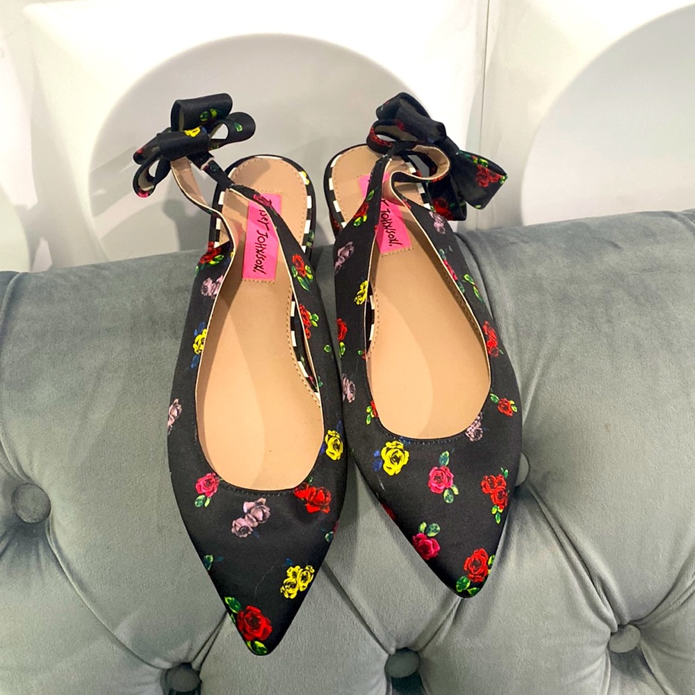 Betsey Johnson Women’s Black Slingback Floral Bow Flats